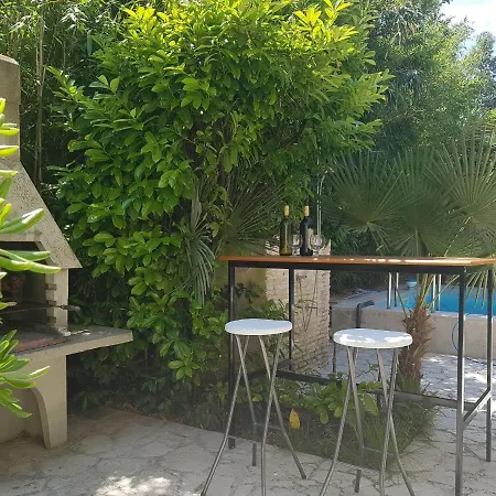 Splendid In With A Shared Swimming Pool Apartamento