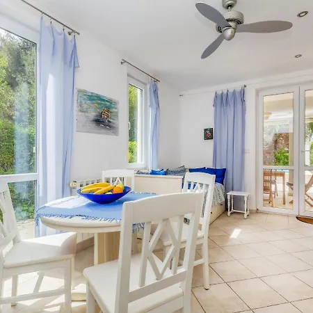 Splendid In With A Shared Swimming Pool Apartamento *
