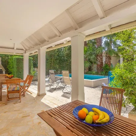 Splendid In With A Shared Swimming Pool Apartamento *